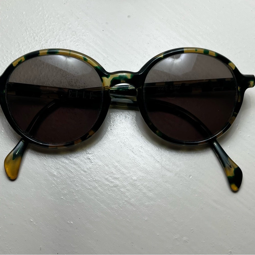 Elle Sunglasses Green and Black Patterned plastic frame women’s dark tint EUC